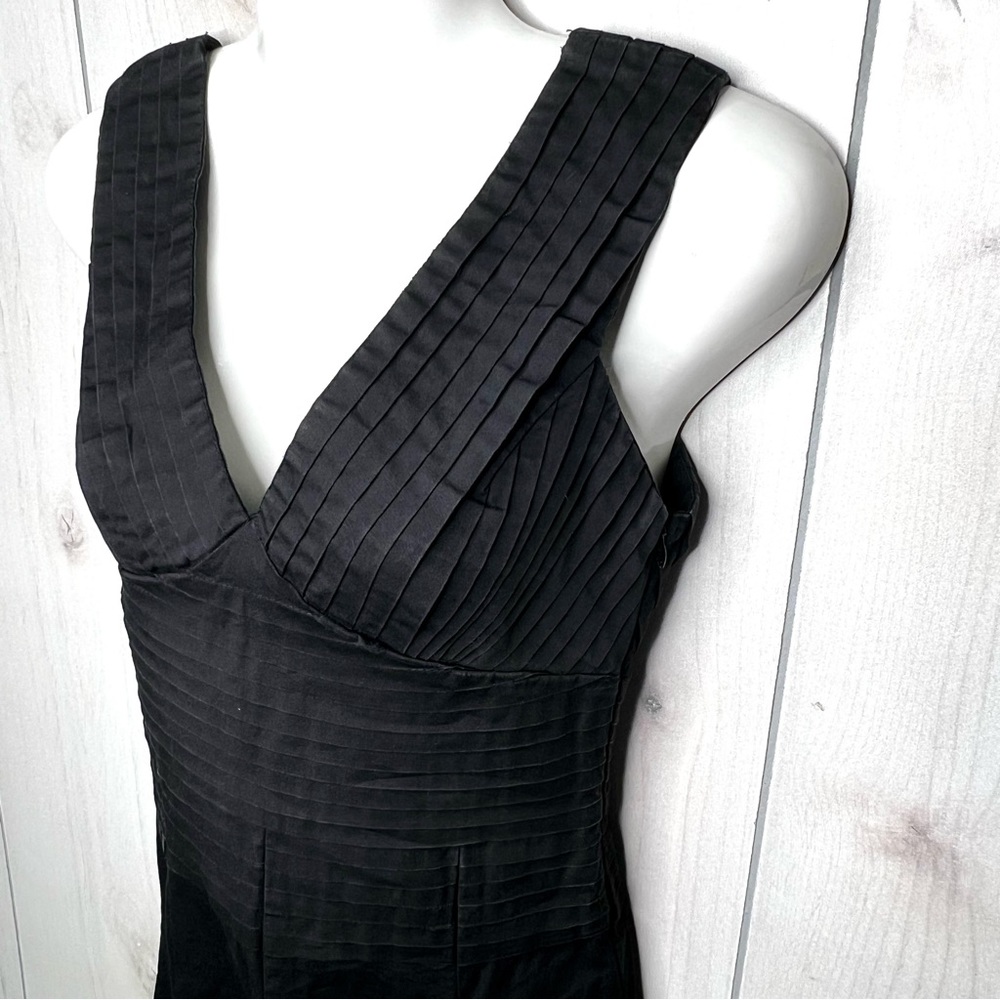 Black Sleeveless A-Line V-Neck Pleated Round Skirt  Party Dress - Picture 2 of 5